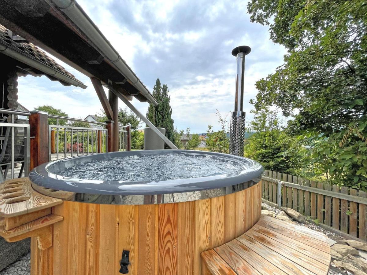 Comfortable Holiday Home With Hot Tub Teunz Exteriör bild