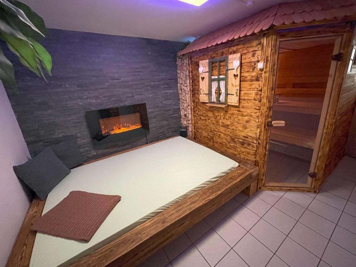 Comfortable Holiday Home With Hot Tub Teunz Exteriör bild